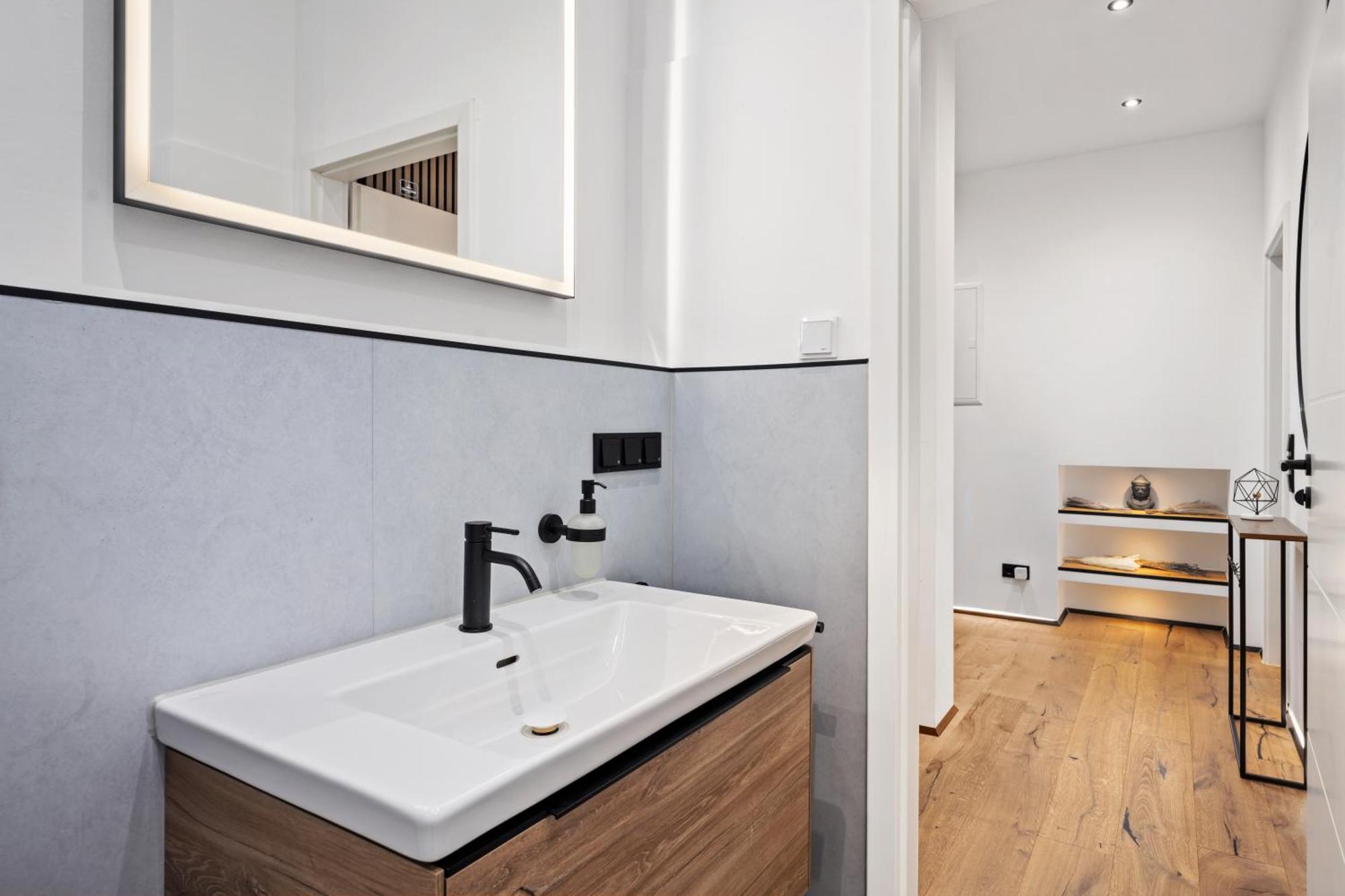 Edler Wohnraum Luxurioeses Stadtstudio Mit Balkon, Kaffeevollautomat & Klima ซวิคเคา ภายนอก รูปภาพ